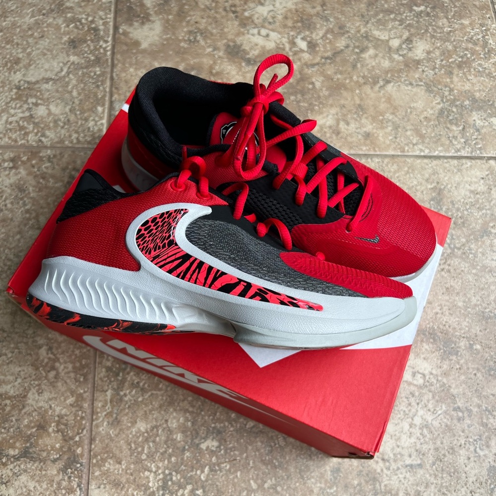 🆕Kids Nike Freak 4 SE, NWT.